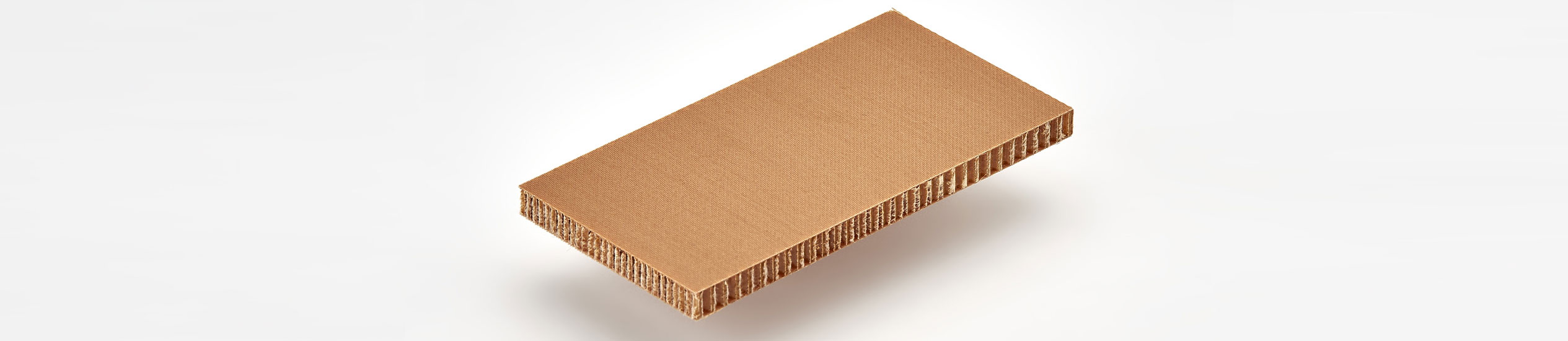 ALUSTEP® FN  ist ein Sandwich Paneel mit Waben aus Aramidpapier und Deckschichten aus Glasfasergeflecht getränkt in Phenolkleber.