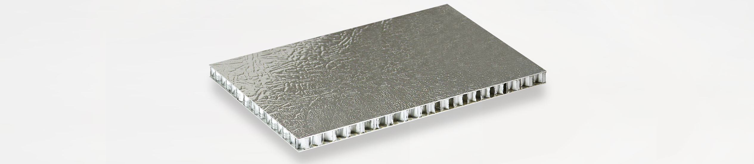 Cel liefert Sandwichplatten mit Wabenkern aus Aluminium für Fassaden, Innenräume, Werften  COMPOCEL-INOX